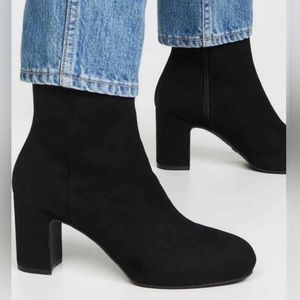 NWT Stuart Wietzman Gianella black suede ankle boot